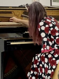 sara(.es) (piano, perc. & etc)